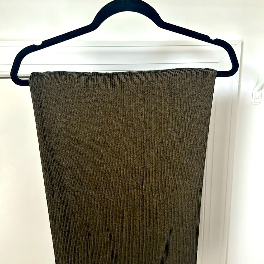 Bar III skirt black with brown features! Perfect for Winter